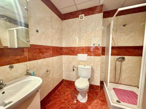 We offer a studio in a prime location in Ravda!