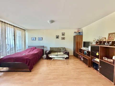 Spacious studio in Sveti Vlas – in the middle of the forest, with mountain views!