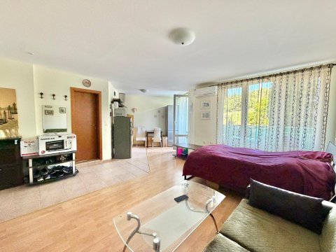 Spacious studio in Sveti Vlas – in the middle of the forest, with mountain views!