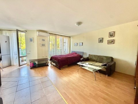 Spacious studio in Sveti Vlas – in the middle of the forest, with mountain views!