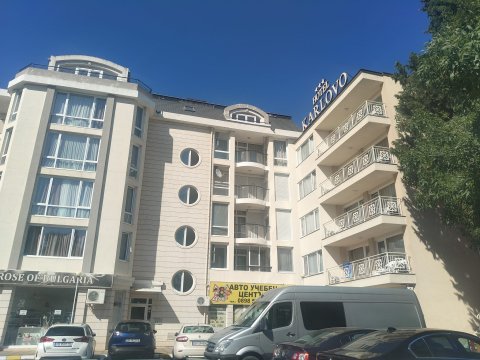 Great one-room apartment in the Hotel Karlovo, prime location