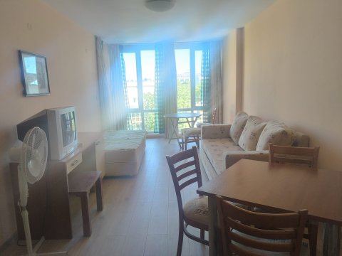Great one-room apartment in the Hotel Karlovo, prime location