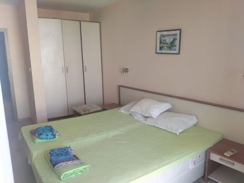 Great one-room apartment in the Hotel Karlovo, prime location