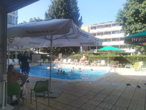 Great one-room apartment in the Hotel Karlovo, prime location