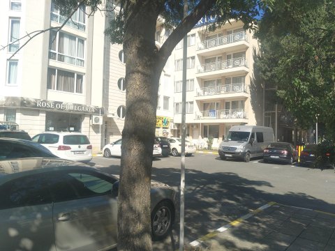 Great one-room apartment in the Hotel Karlovo, prime location