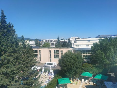 Great one-room apartment in the Hotel Karlovo, prime location