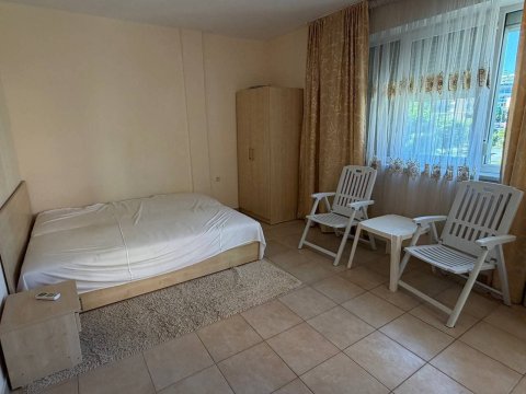Тристаен апартамент във Форум