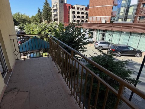 Тристаен апартамент във Форум