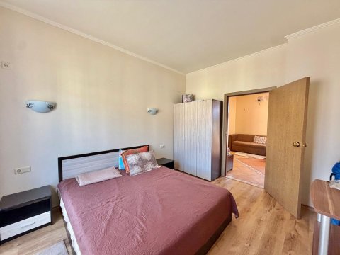 One-room apartment in Elenite!