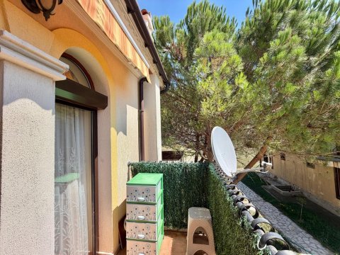 One-room apartment in Elenite!