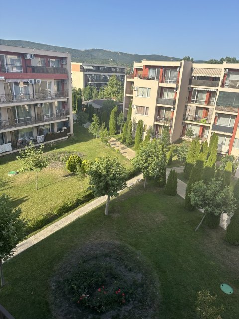 Spacious one-bedroom apartment with mountain views in the Holiday Fort Club complex, Sunny Beach