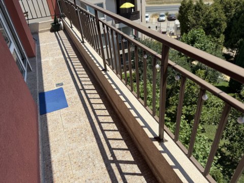 Spacious one-bedroom apartment with mountain views in the Holiday Fort Club complex, Sunny Beach