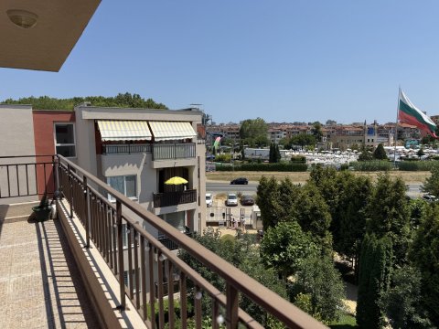 Spacious one-bedroom apartment with mountain views in the Holiday Fort Club complex, Sunny Beach