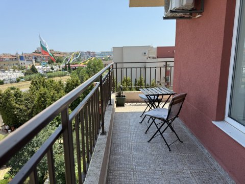 Spacious one-bedroom apartment with mountain views in the Holiday Fort Club complex, Sunny Beach
