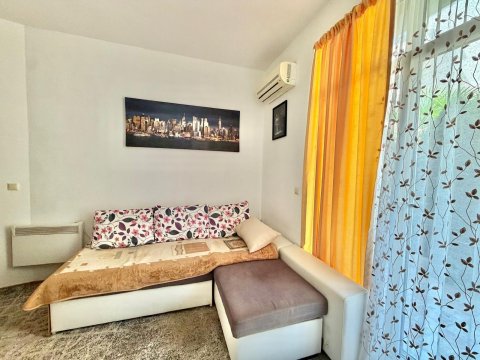 One-room apartment in the center of Ravda