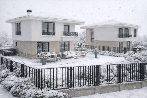 Detached two-story house in the village of Orizare, just 10 minutes from the sea.