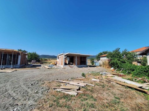 Detached two-story house in the village of Orizare, just 10 minutes from the sea.