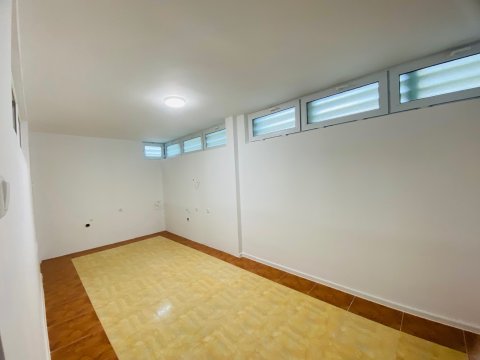 Affordable one-room apartment with no additional costs, 300 meters from the beach.