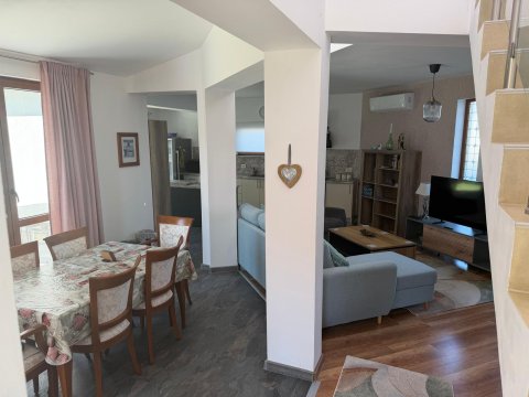 House with private pool and private garden in Floral Meadows – part of the Vineyards Resort, Kableshkovo