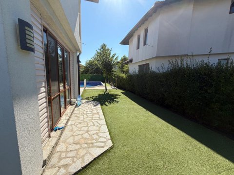 House with private pool and private garden in Floral Meadows – part of the Vineyards Resort, Kableshkovo