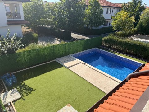 House with private pool and private garden in Floral Meadows – part of the Vineyards Resort, Kableshkovo