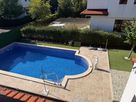 House with private pool and private garden in Floral Meadows – part of the Vineyards Resort, Kableshkovo