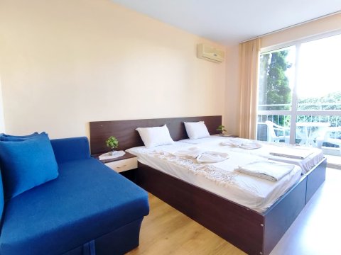NO MAINTENANCE FEE WITH POOL: 1-ROOM apartment in Sunny Beach