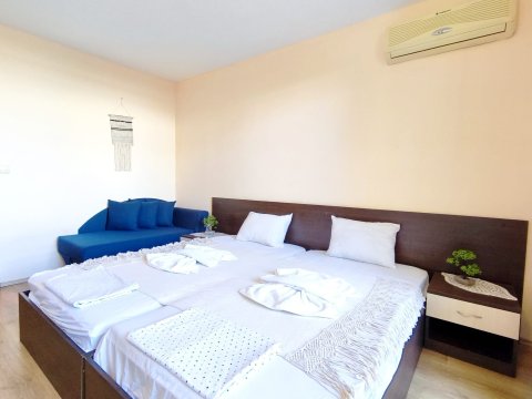NO MAINTENANCE FEE WITH POOL: 1-ROOM apartment in Sunny Beach