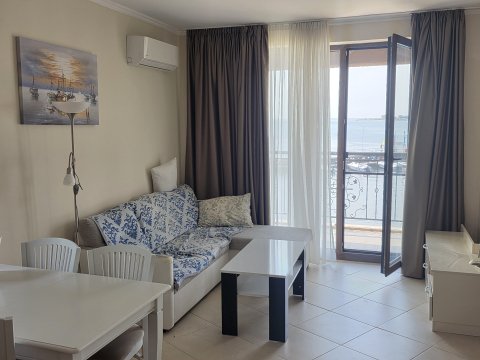 One-room apartment in Nessebar with sea view in the first row!