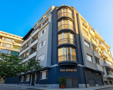 For sale is a 3-room duplex apartment in a new building constructed in accordance with Act 16 in the old bus station district in Jambol.