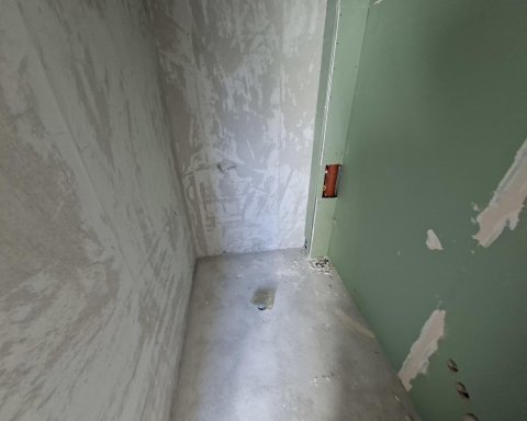 For sale is a 3-room duplex apartment in a new building constructed in accordance with Act 16 in the old bus station district in Jambol.