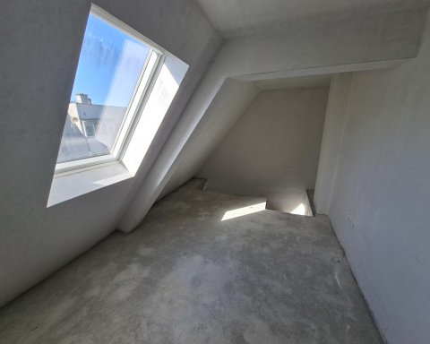 For sale is a 3-room duplex apartment in a new building constructed in accordance with Act 16 in the old bus station district in Jambol.