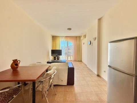One-room apartment in Ravda, right on the beachfront!