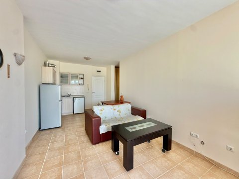One-room apartment in Ravda, right on the beachfront!