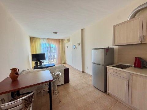One-room apartment in Ravda, right on the beachfront!