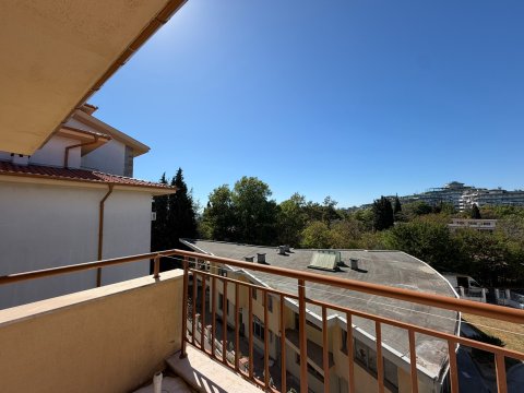 One-room apartment in Ravda, right on the beachfront!
