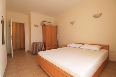 One-room apartment in Ravda, right on the beachfront!