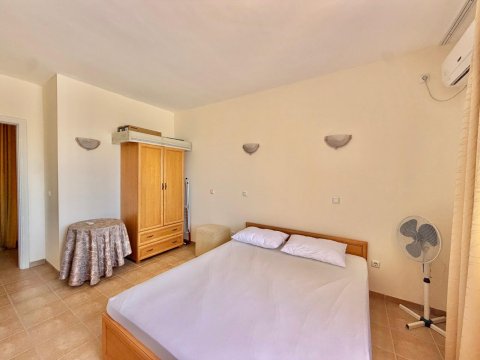 One-room apartment in Ravda, right on the beachfront!