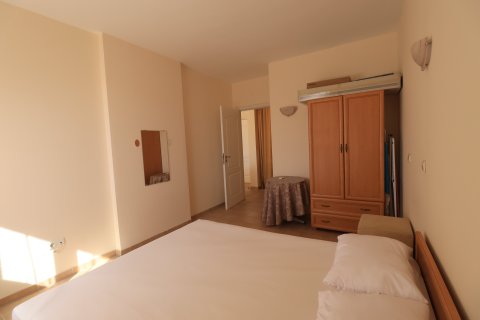 One-room apartment in Ravda, right on the beachfront!