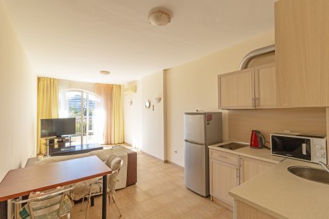 One-room apartment in Ravda, right on the beachfront!