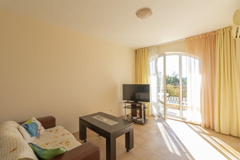 One-room apartment in Ravda, right on the beachfront!