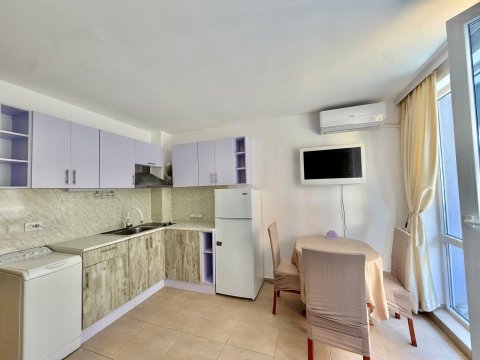 Beautiful studio apartment 25 meters from the sea – with the possibility of dividing it into a two-room apartment!