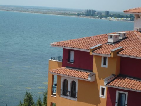Studio with sea view in the first row of the Marina Cape complex, Aheloy