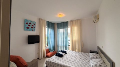 One-room apartment in Chernomorets, first row!