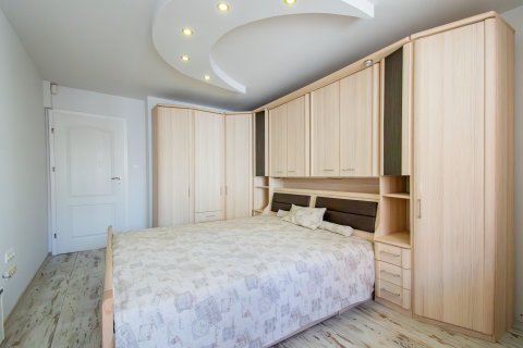 Spacious one-room apartment with garage for sale in the Lagera district