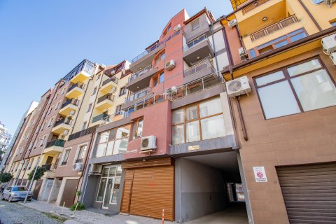 Spacious one-room apartment with garage for sale in the Lagera district
