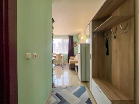 One-room apartment in Emerald Paradise
