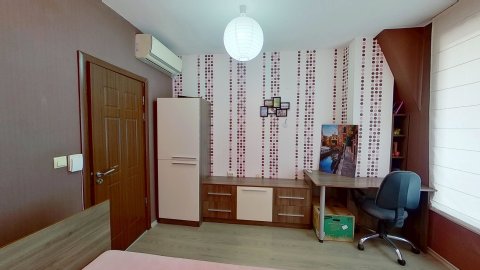 Two-room apartment next to the Borisova Garden / 102 m² / furnished with elevator!
