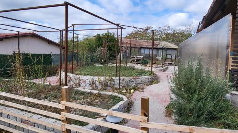 House with a large garden, 3 bedrooms and self-sufficient solar system in the village of Goritsa, municipality of Pomorie.