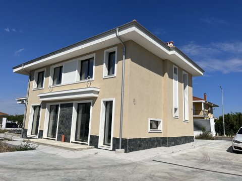New two-story house in Lahana, just a few meters from the beach